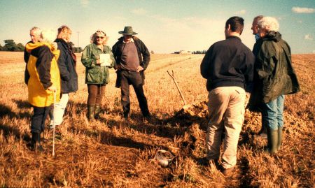 MEMBERS MEET A BURIEL SITE